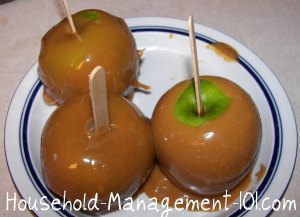 Simple caramel apple recipe {on Household Management 101}