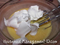 making banana pudding