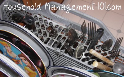 Tips for how to load a dishwasher silverware basket {on Household Management 101}