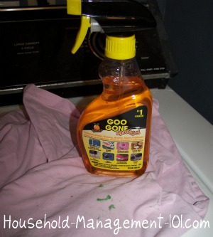 How to use Goo Gone to remove gum on clothing {on Household Management 101}